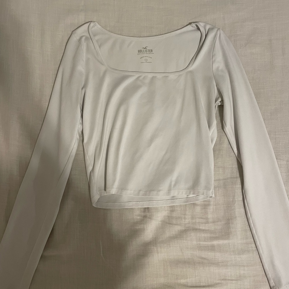 Hollister Women's Cream Long Sleeve Tee